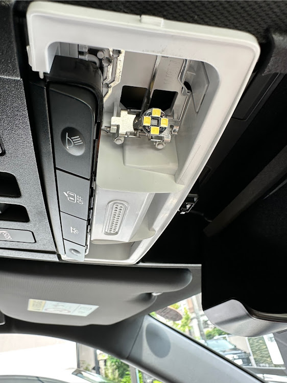 アウトランダーPHEVの室内用LED・アウトランダーPHEV・AliExpress・マップランプ交換に関するカスタム事例の投稿画像2枚目