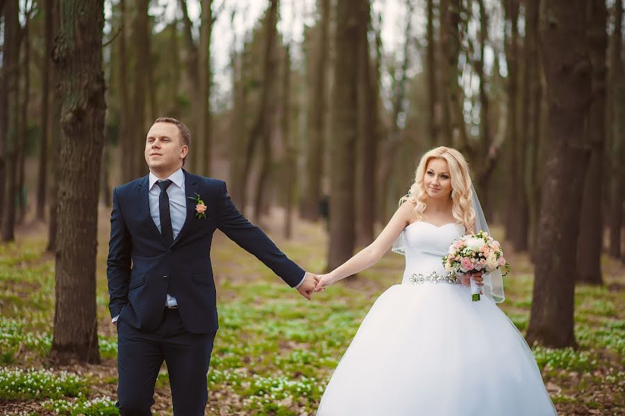 Wedding photographer Dmitriy Pyzhov (roadmen). Photo of 20 April 2015