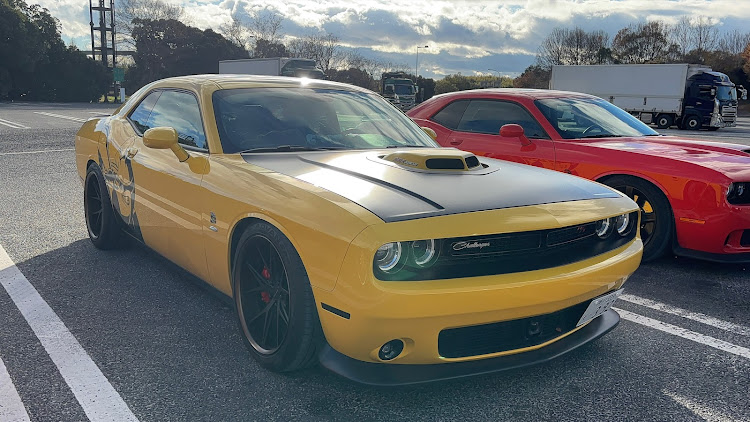 チャレンジャーのアメ車好きと繋がりたい・スキャットパックシェイカー・ツーリング・メリークリスマス✨🎄✨・サクソンレーシングに関するカスタム事例の投稿画像1枚目