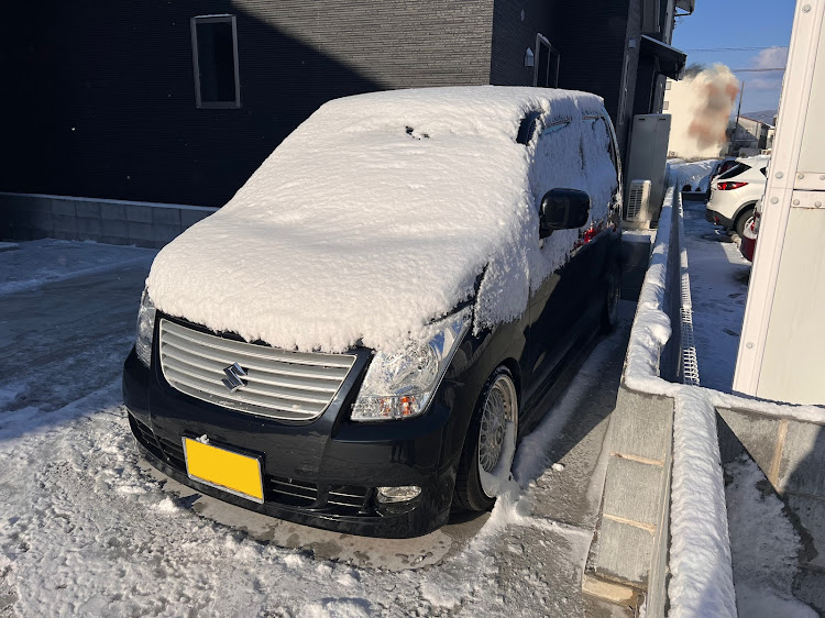 ワゴンRの雪☃・雪いらない・洗車したい…・遅刻してごめんなさいに関するカスタム事例の投稿画像1枚目