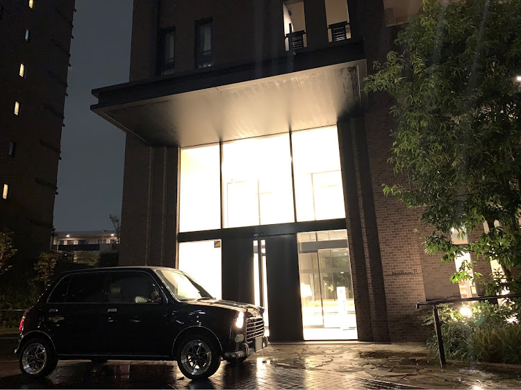 ミラジーノの記念★彡・お気に入りのスポットにて撮影・夜の小雨の中…・いい事あった…（╹◡╹）・ブラックマイカメタリックに関するカスタム事例の投稿画像4枚目