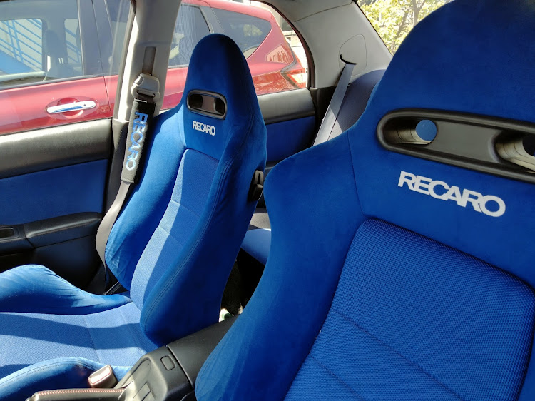 インプレッサ WRX STIのGDB・内装・RECARO・BLITZ・シフトノブに関するカスタム事例の投稿画像4枚目