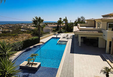 Maison avec piscine et jardin 10