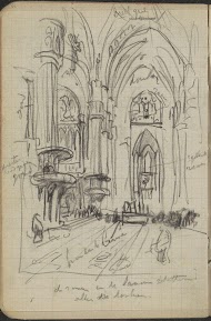 Priester in een kerkinterieur