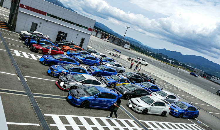 インプレッサ WRX STIのオフ会・Xデー・皆が待ち侘びた復活劇・Team Boxer・FSWに30台のWRXが集結に関するカスタム事例の投稿画像12枚目