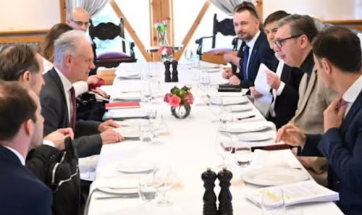 Vucic Talks with EC Official for Enlargement About Serbia's EU Accession