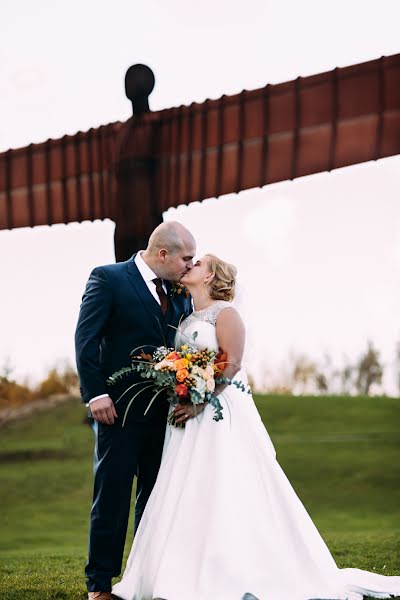 Fotografo di matrimoni Fiona Saxton (fionasaxtonphoto). Foto del 10 giugno 2019