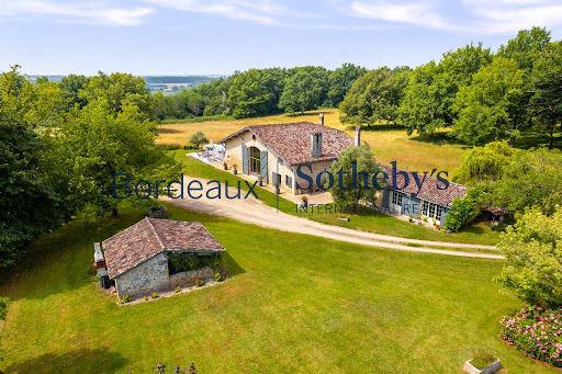 House with pool and garden 1