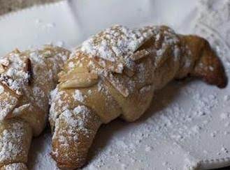 Almond Raspberry Crescent Rolls_image