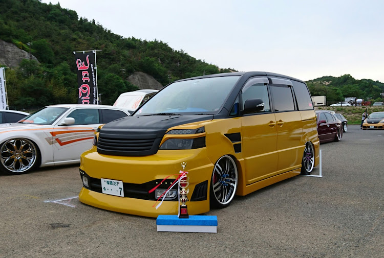 ヴォクシーのみんなのボディカラー・coming soon✨・カメレオン・オールペンに関するカスタム事例の投稿画像1枚目