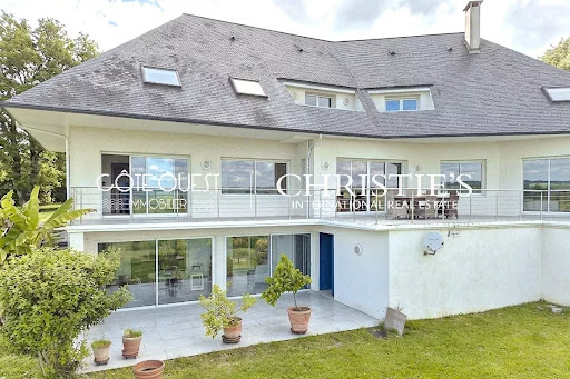 House with pool and terrace 2