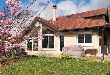 Maison avec terrasse 1