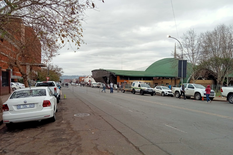 The road outside the Pietermaritzburg high court was quiet on Monday before Jacob Zuma's corruption trial hearing. Picture: MFUNDO MKHIZE.