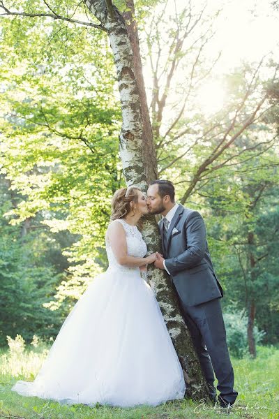 Fotógrafo de casamento Eliška Konkoľová (konkoovae). Foto de 16 de abril 2019