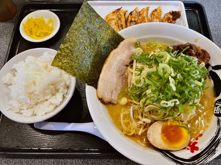 アルファードのふくちあんラーメン・ネギ盛りラーメン・餃子セット・STAR BACKS・桃MOREフラペチーノ🍑に関するカスタム事例の投稿画像2枚目