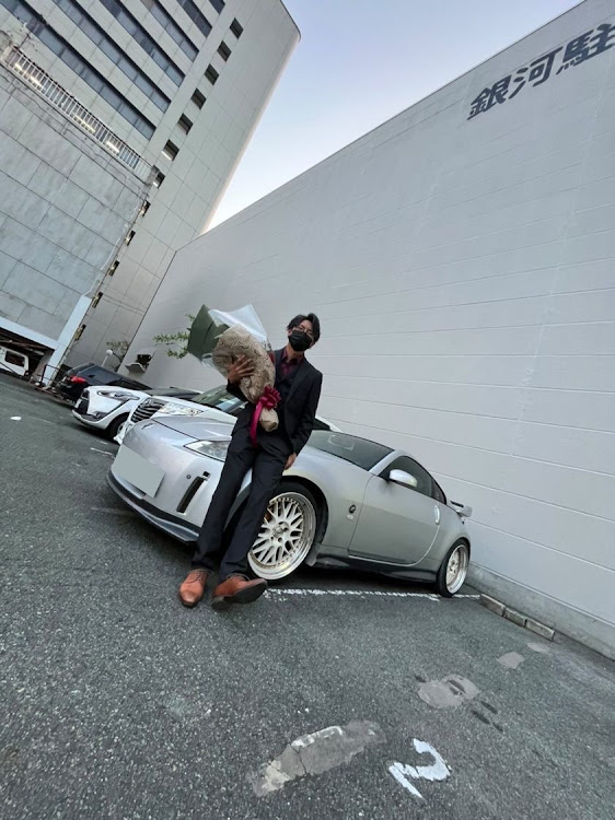 フェアレディZのZ33・卒業・花束・おめでとうに関するカスタム事例の投稿画像1枚目