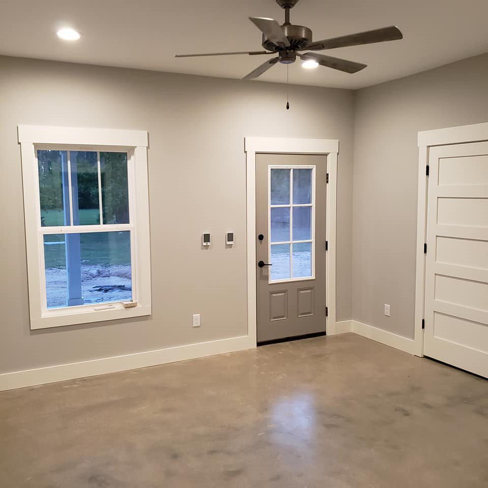 Solar-powered Alabama barndominium living space