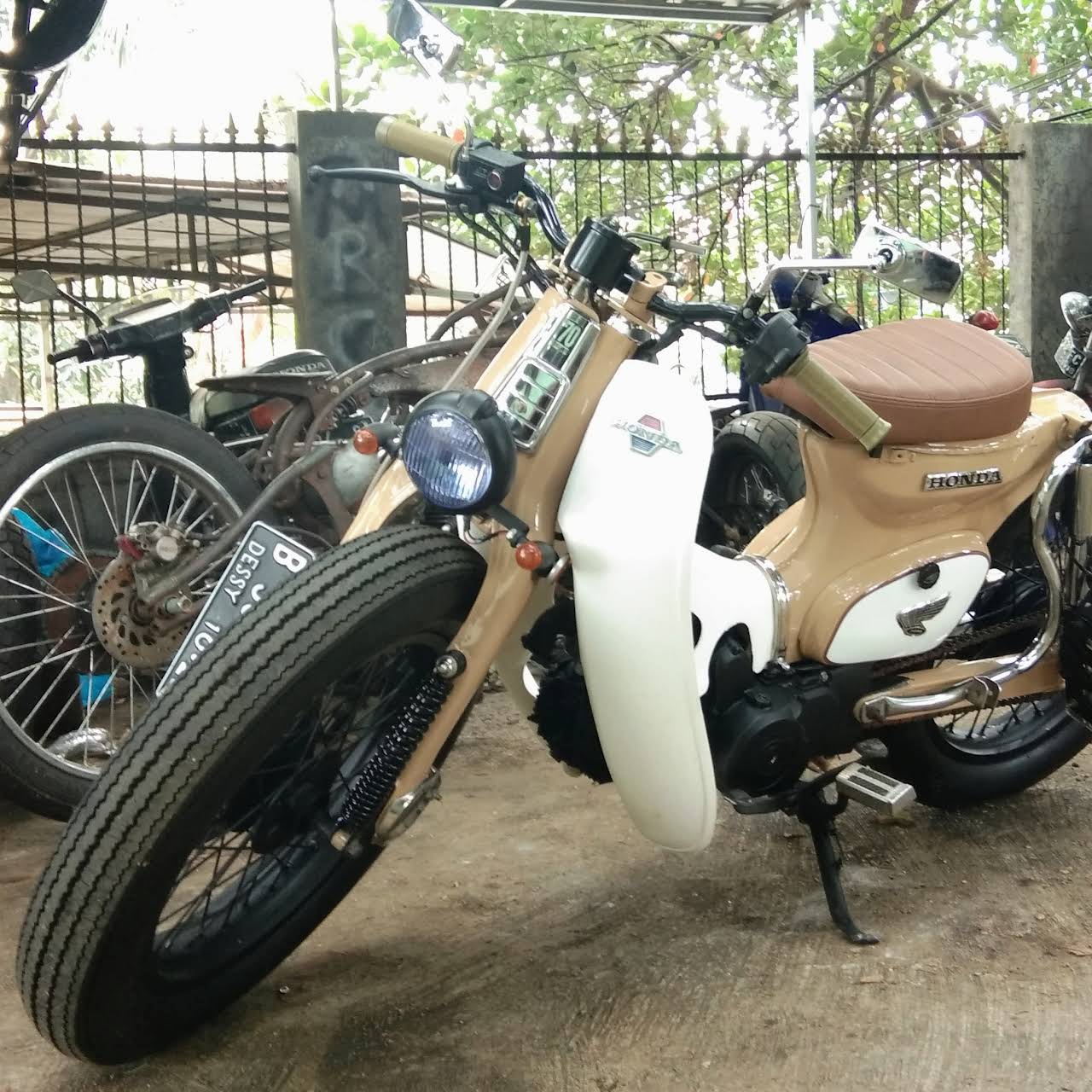 Poren Classic Custom Bengkel Sepeda Motor