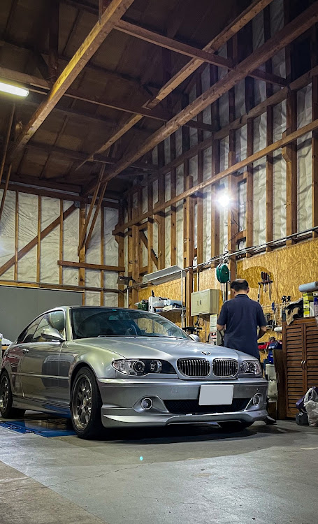 3シリーズ クーペのE46・E46クーペ・ワンオフマフラー・ピュアメタルシルバーに関するカスタム事例の投稿画像1枚目