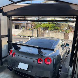 NISSAN GT-R