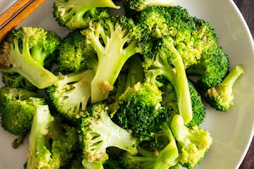 3-Ingredient Garlic Broccoli Stir Fry
