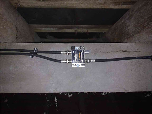 Passive aerial splitter used for additional connections