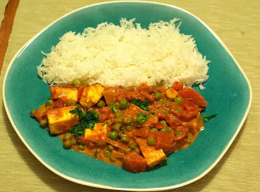 Matar Paneer + Chawal 500 ML Bowl