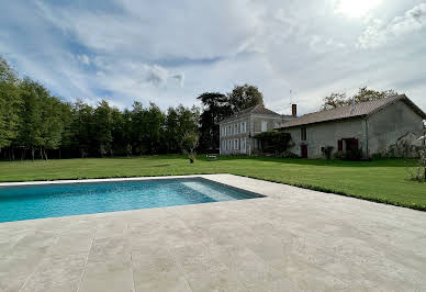 Propriété avec piscine et jardin 3