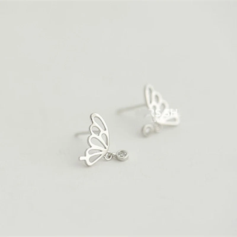 Boucles d'oreilles papillon ajourées en argent sterling pour femmes, légères et élégantes, idéales pour ajouter une touche féminine à votre style.