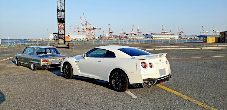 NISSAN GT-Rのハコスカ大先輩コラボシリーズ・後ろからツンツク・ハコスカ大先輩メインで🌉・キリンさんがいっぱい🦒に関するカスタム事例の投稿画像2枚目