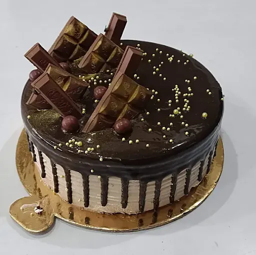 Eggless Cadberry KitKat Cake [450 Grams]