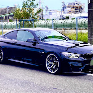 M4 クーペ F82