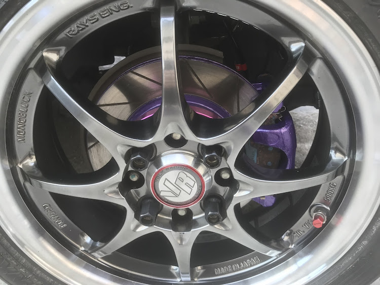 アイのAP1・AP2・S2000・S660・S800・S600・CR-Z ・CR-X・FD・FC・ R X-7・NSX・S13・S14・S15・シルビア・180SX・AE86・86・BRZ・ R32・ R33・ R34・ R35・GTR・GTO・FTO・Z・NA・NB・NC・ND・ ロードスター・アバルト・124・124スパイダー・アバルト124スパイダー・595・オープンカー・シビック・インテグラ・アコード・プレリュード・セリカ・アルテッツァ・スープラ・スイフトスポーツ・スイフト・インプレッサ・インプ・ランエボ・ランサーエボリューション・カプチーノ・コペン・ビート・AZ-1・トレノ・レビン・アイ・ムーブ・トゥデイ・シティー・ワゴンR・アルト・アルトワークス・ミラ・フェラーリ・TT・アウディ・ポルシェ・ベンツ・BMW・ルノー・ロータス・S2最高・黒澤元治・ガンさん・山野哲也・ジムカーナ・土屋圭市・DK・ドリフト・織戸学・谷口信輝・DIXCEL・ディクセル・愛車紹介・DIY・DENSO・デンソー・NGK・日本特殊陶業・Split Fire・スプリットファイア・永井電子機器・CUSCO・クスコ・SPOON SPORTS・スプーン・J’s RACING・ジェイズ・ジェイズレーシング・メンテナンス・メンテ・エンジンルーム・トランクルーム・ボディアライメント・バルクヘッド・ダッシュパネル・パッケージトレイ・ピラー・バネレート・強化ブッシュ・ピロボール・ビルシュタイン・BILSTEIN・HKS・ハイパーマックス・ダンパー・サスペンション・ブレーキローター・スリットローター・12スリット・6スリット・ブレーキ・ブレーキパッド・制動距離・ブレーキホース・ステンメッシュ・軽量化・ホイール・RAYS・レイズ・CE28N・限定品・CE28N '08 FORMULA LIMITED EDITION・フェード・競技用に関するカスタム事例の投稿画像2枚目
