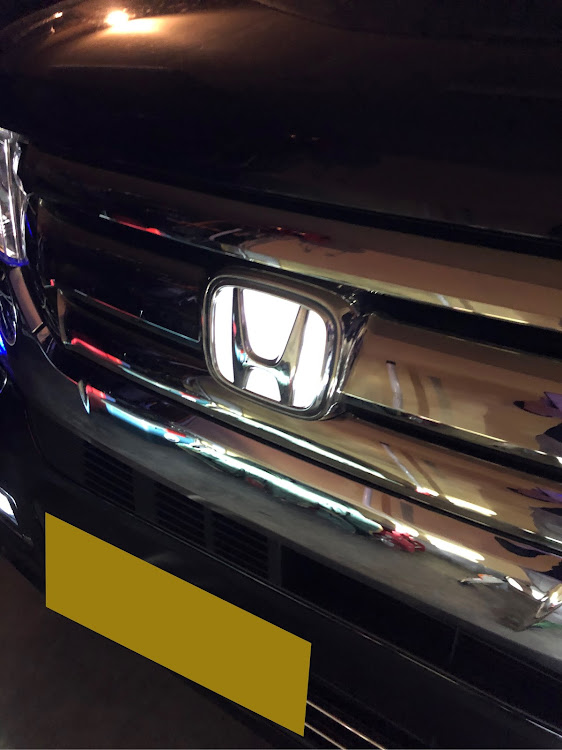 Nボックスカスタムの嫁車・エンブレムイルミネーション・ＮBOXカスタム・イルミ追加に関するカスタム事例の投稿画像3枚目