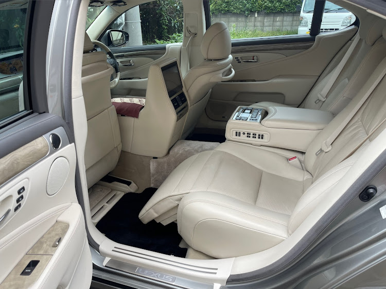 LSの売りたし・LS460L・エグゼクティブパッケージに関するカスタム事例の投稿画像4枚目