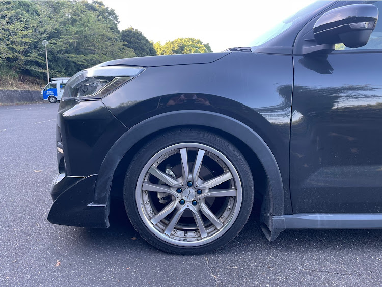 ライズの４本出しマフラー・車高調整・リアゲートスポイラー・ホイールナットに関するカスタム事例の投稿画像2枚目