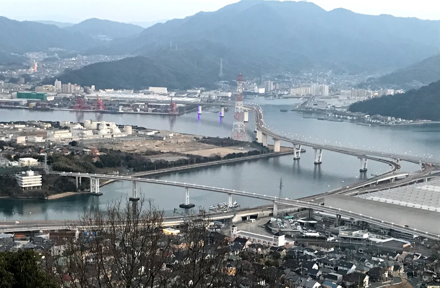 東洋大橋