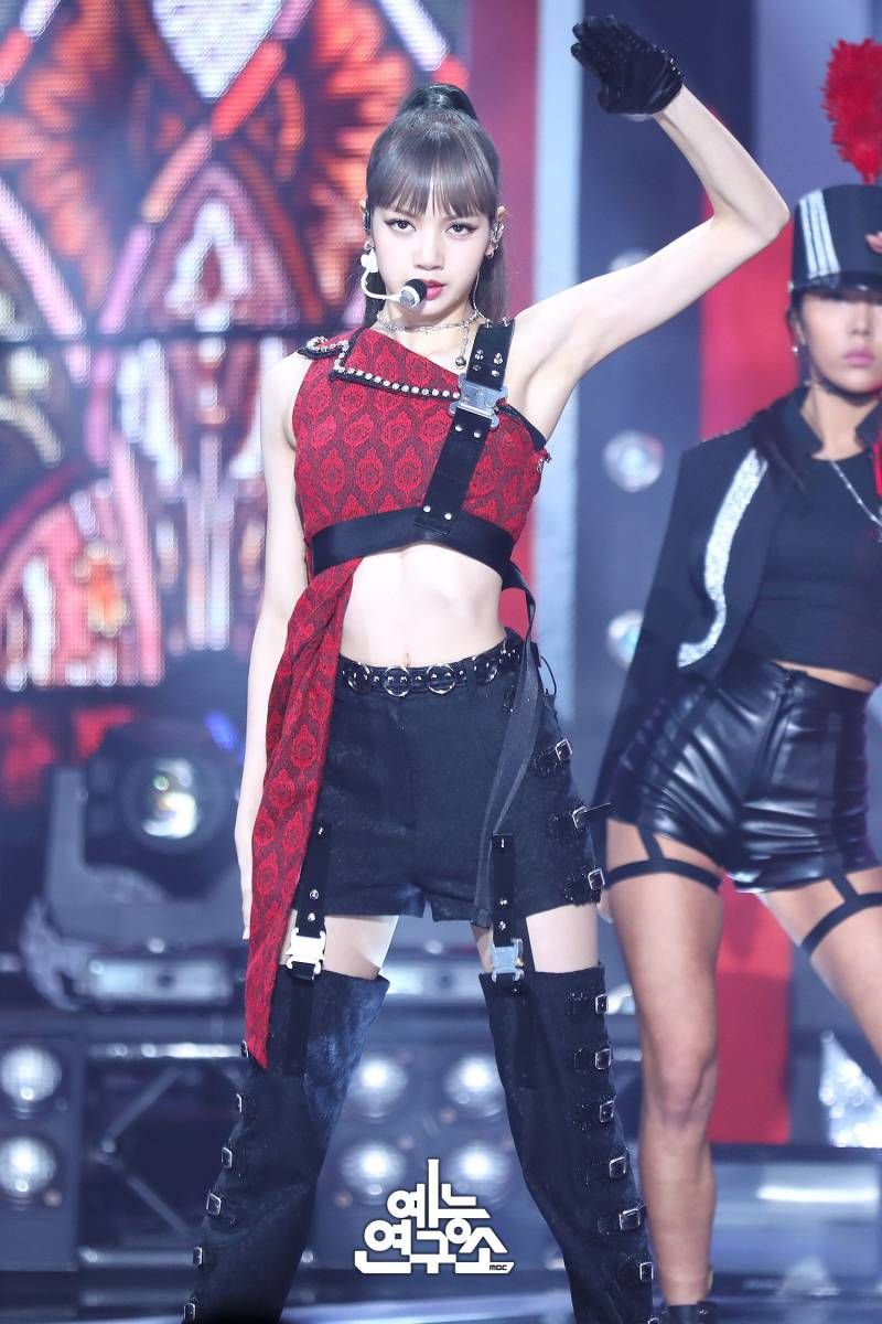 12 Times BLACKPINK's Lisa Slayed In The Prettiest Stage Outfits - Koreaboo