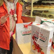 Krispy Kreme Doughnuts 甜甜圈