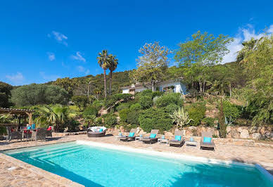 Villa avec piscine et jardin 2