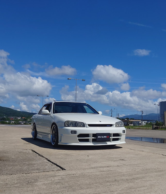 スカイラインのニスモ・ADVAN Racing R6・SHAFT AutoService・梅雨の晴れ間・埠頭⚓に関するカスタム事例の投稿画像1枚目