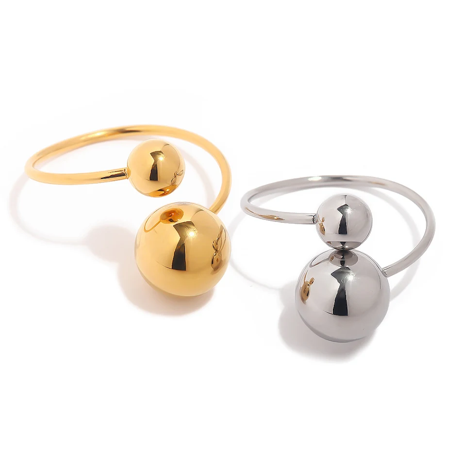 Kleurechte titanium stalen ring, gouden accessoires, ideaal voor dagelijks gebruik, duurzaam, stijlvol en hypoallergeen.
