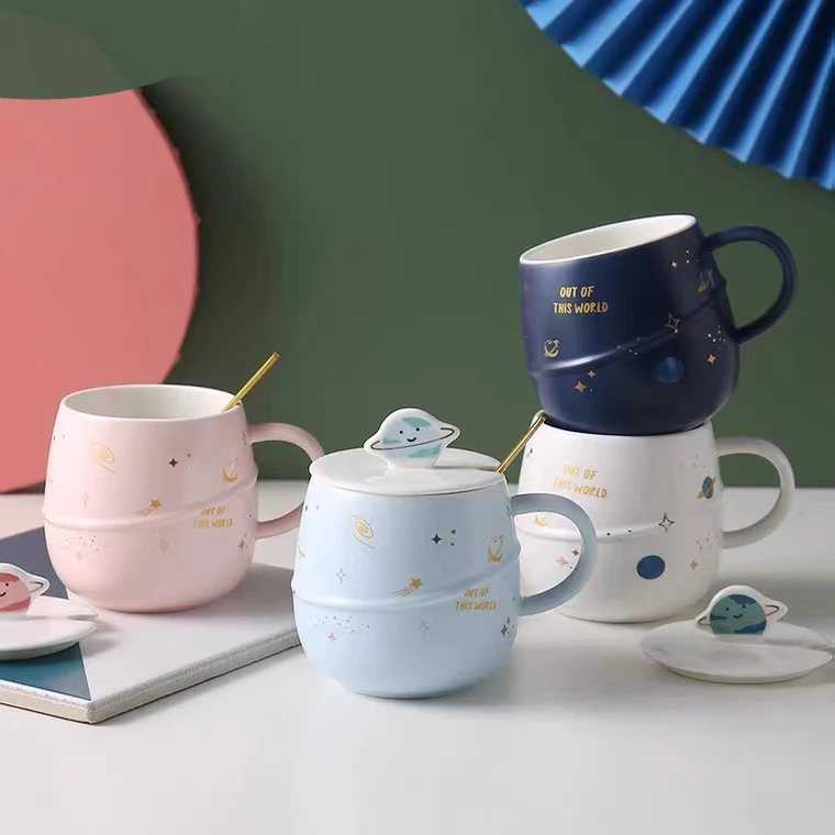 Taza Planeta con Tapa Taza de Café Cerámica para Beber Agua Disfruta de tu bebida favorita en casa o en la oficina, manteniendo la temperatura.