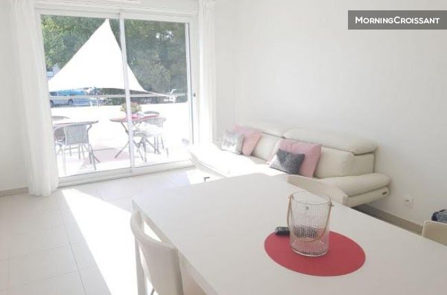 Location meublée appartement 2 pièces 43 m² à La Ciotat (13600), 1 300 €