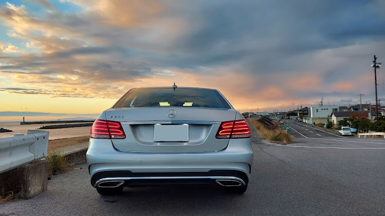 Eクラス セダンのメルセデス・ベンツ・Eクラス・w212・AMG・朝日に関するカスタム事例の投稿画像6枚目