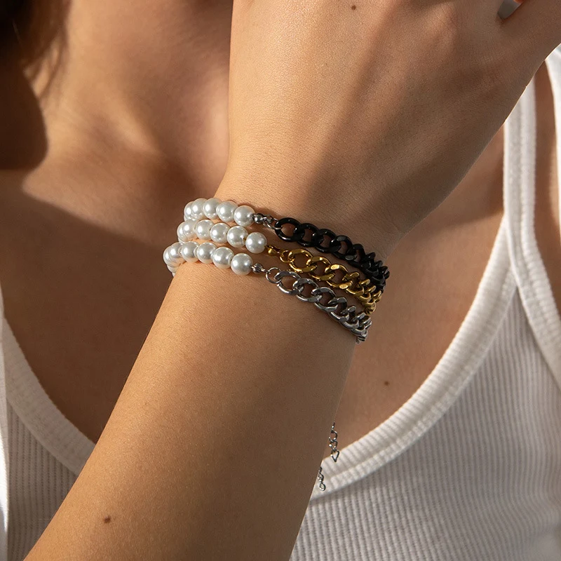 Bracelet couture femme en acier titane, perle simple. Un accessoire élégant et minimaliste, parfait pour un usage quotidien et pour sublimer votre style.