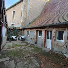 maison à Ainay-le-Château (03)