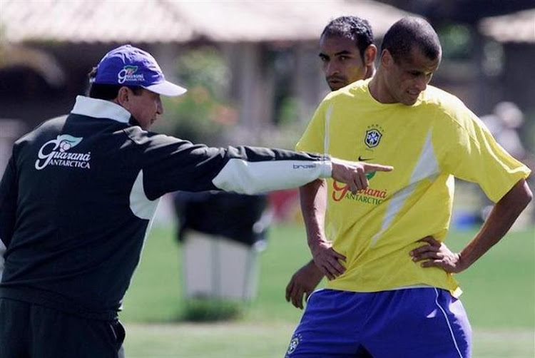 Brazil coach Carlos Alberto Parreira (L) talks to striker Rivaldo Borba during a training session at the CBF Center in Teresopolis, 100 km (60 miles) from Rio de Janeiro, in November 12, 2003