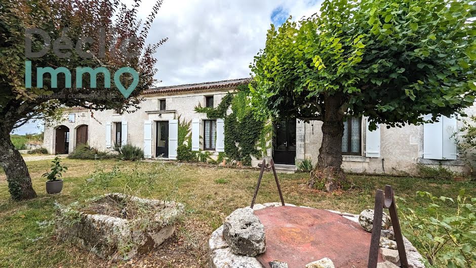 Vente maison 8 pièces 260 m² à Jarnac (16200), 362 250 €