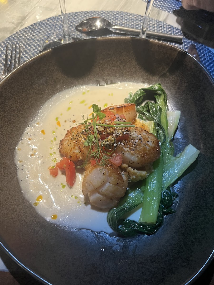 Scallops and grits